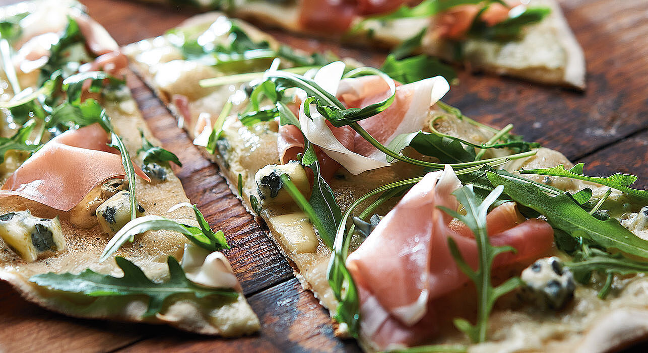 SAINT AGUR® Flammkuchen mit Rucola & Schinken