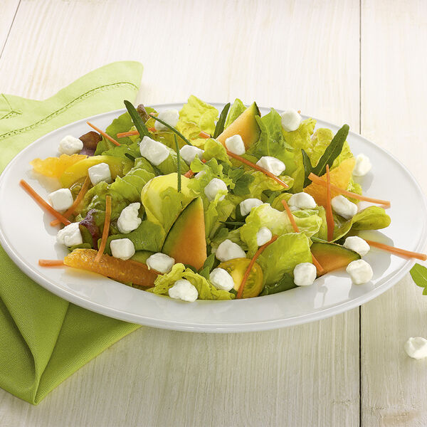 Salat mit Crumbles und Melone